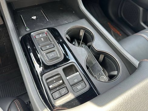 Used 2025 Honda Pilot TrailSport image 27