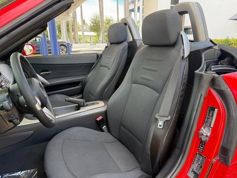 Used 2005 BMW Z4 2.5i image 11