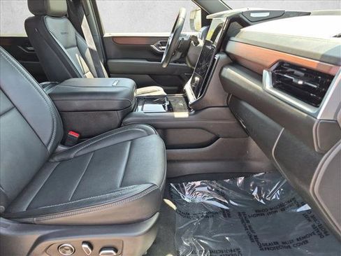 Used 2025 GMC Yukon XL Denali AWD/4WD image 29
