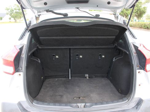 Used 2019 Nissan Kicks SR FWD image 27
