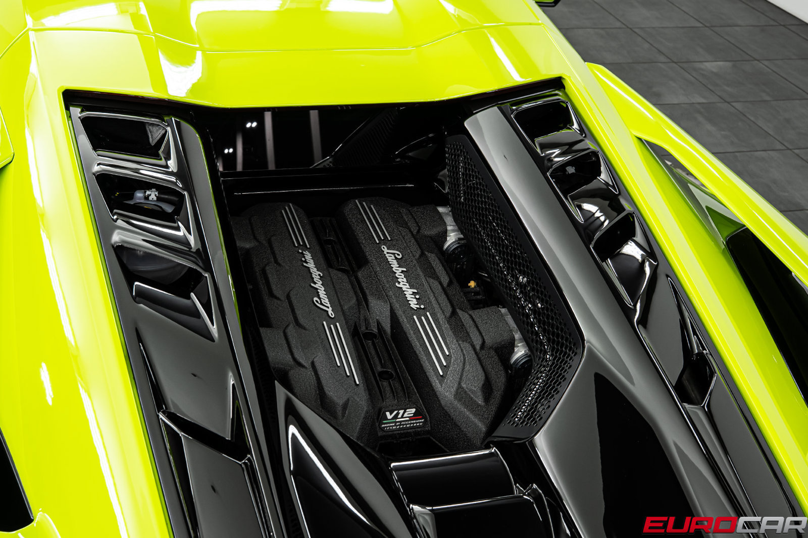 Used 2025 Lamborghini Revuelto AWD/4WD image 24