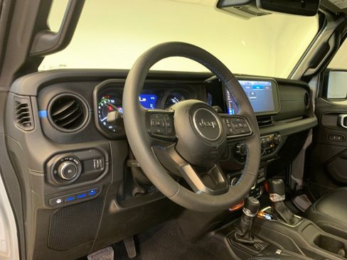 Used 2024 Jeep Wrangler Unlimited Rubicon 4xe AWD/4WD image 16