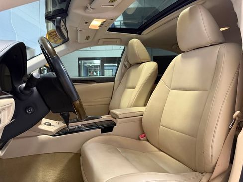 Used 2013 Lexus ES 350 w/ Premium Pkg FWD image 9