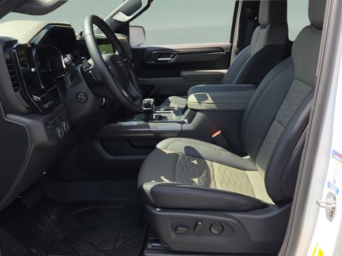 Used 2026 Chevrolet Silverado 1500 ZR2 AWD/4WD image 9