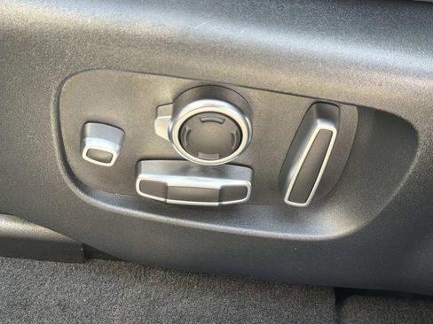 Used 2018 Land Rover Range Rover Velar R-Dynamic HSE image 21