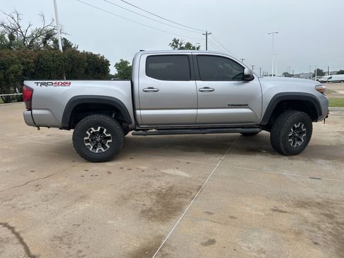 Used 2019 Toyota Tacoma TRD Off-Road w/ Technology Package AWD/4WD image 7