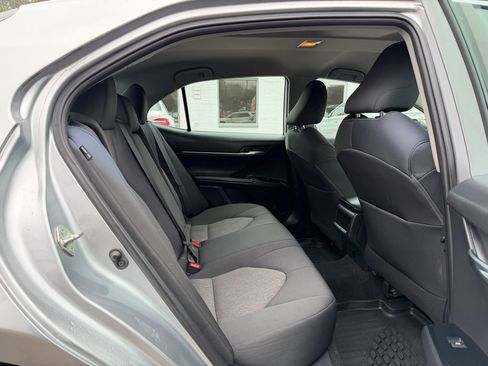 Used 2020 Toyota Camry LE image 10