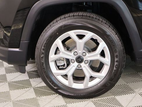 Used 2025 Jeep Compass Latitude image 17