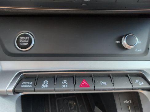 Used 2024 Audi Q3 2.0T Premium image 29