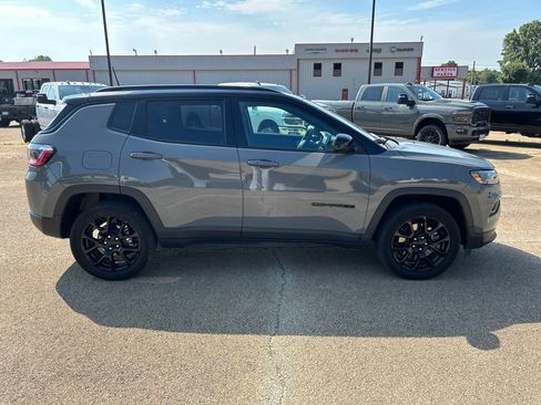 Used 2023 Jeep Compass Latitude AWD/4WD image 6