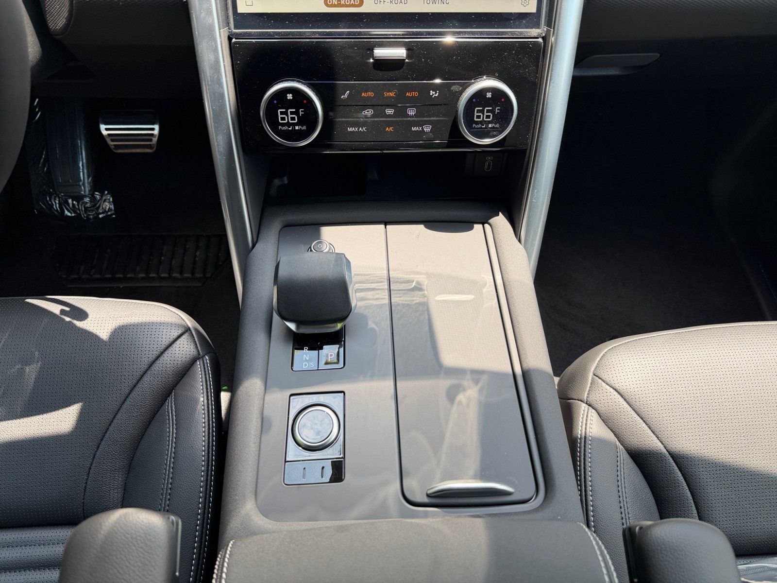 New 2026 Land Rover Discovery Dynamic SE AWD/4WD image 15
