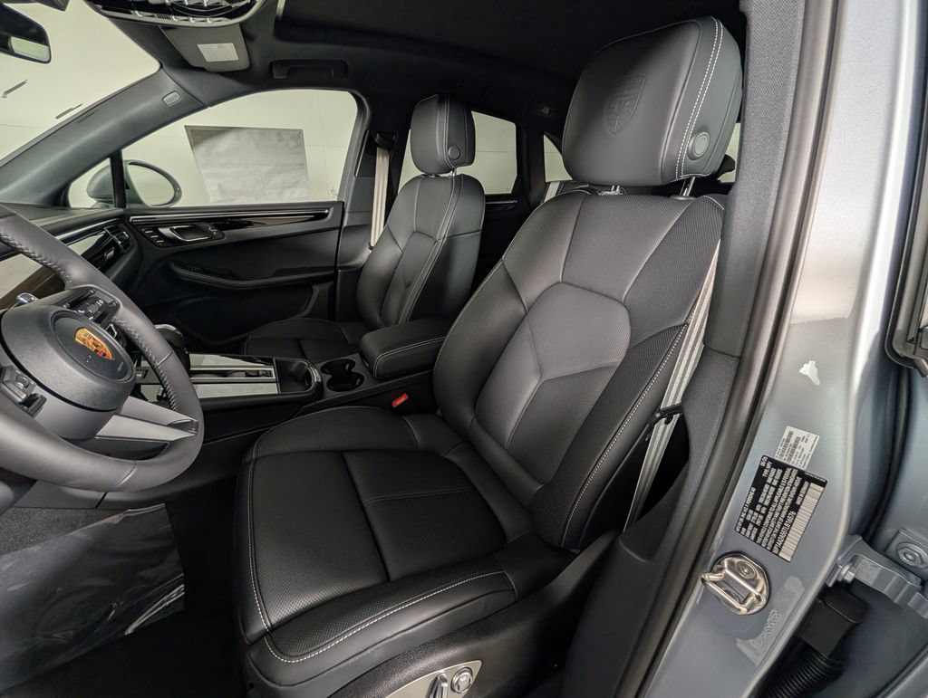 New 2026 Porsche Macan AWD/4WD image 5