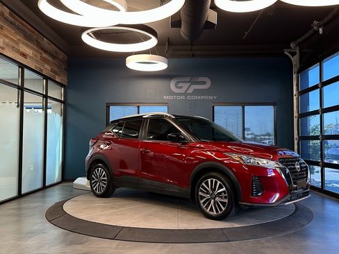 Used 2023 Nissan Kicks SV image 1