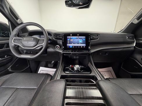 Used 2024 Jeep Wagoneer L Series II w/ Flexible Seating Group image 12