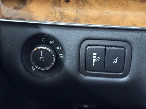 Used 2013 Lincoln MKT AWD image 21