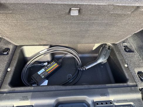 Certified 2025 Jeep Wrangler Unlimited Sahara w/ Safety Group image 8