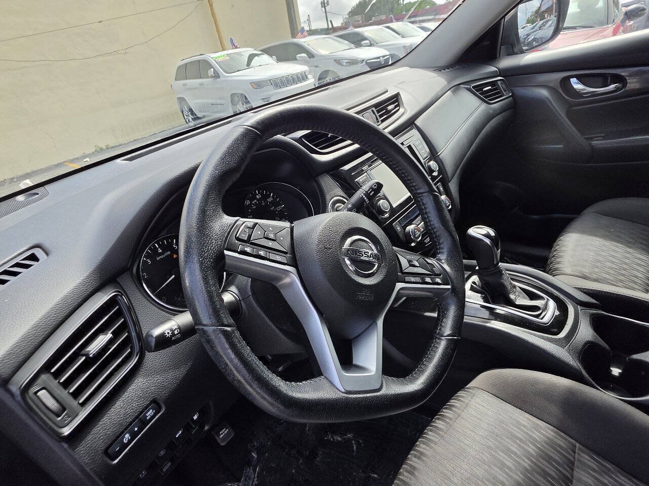 Used 2020 Nissan Rogue SV AWD/4WD image 13