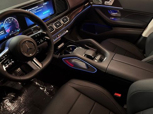 New 2026 Mercedes-Benz GLS 450 4MATIC image 9