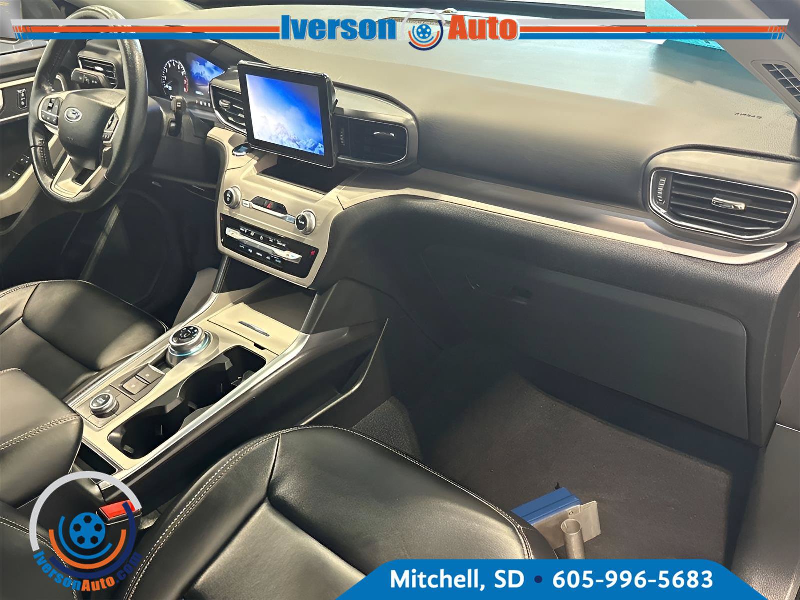 Used 2024 Ford Explorer XLT w/ Equipment Group 202A AWD/4WD image 35