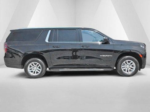 Used 2024 Chevrolet Suburban LT AWD/4WD image 4