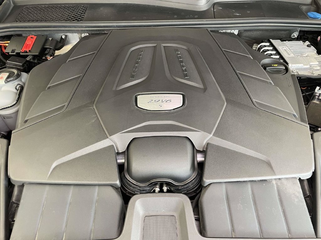 Certified 2023 Porsche Cayenne S Platinum AWD/4WD image 24