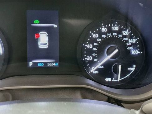 Used 2024 Toyota Sienna XLE w/ XLE Plus Package FWD image 12