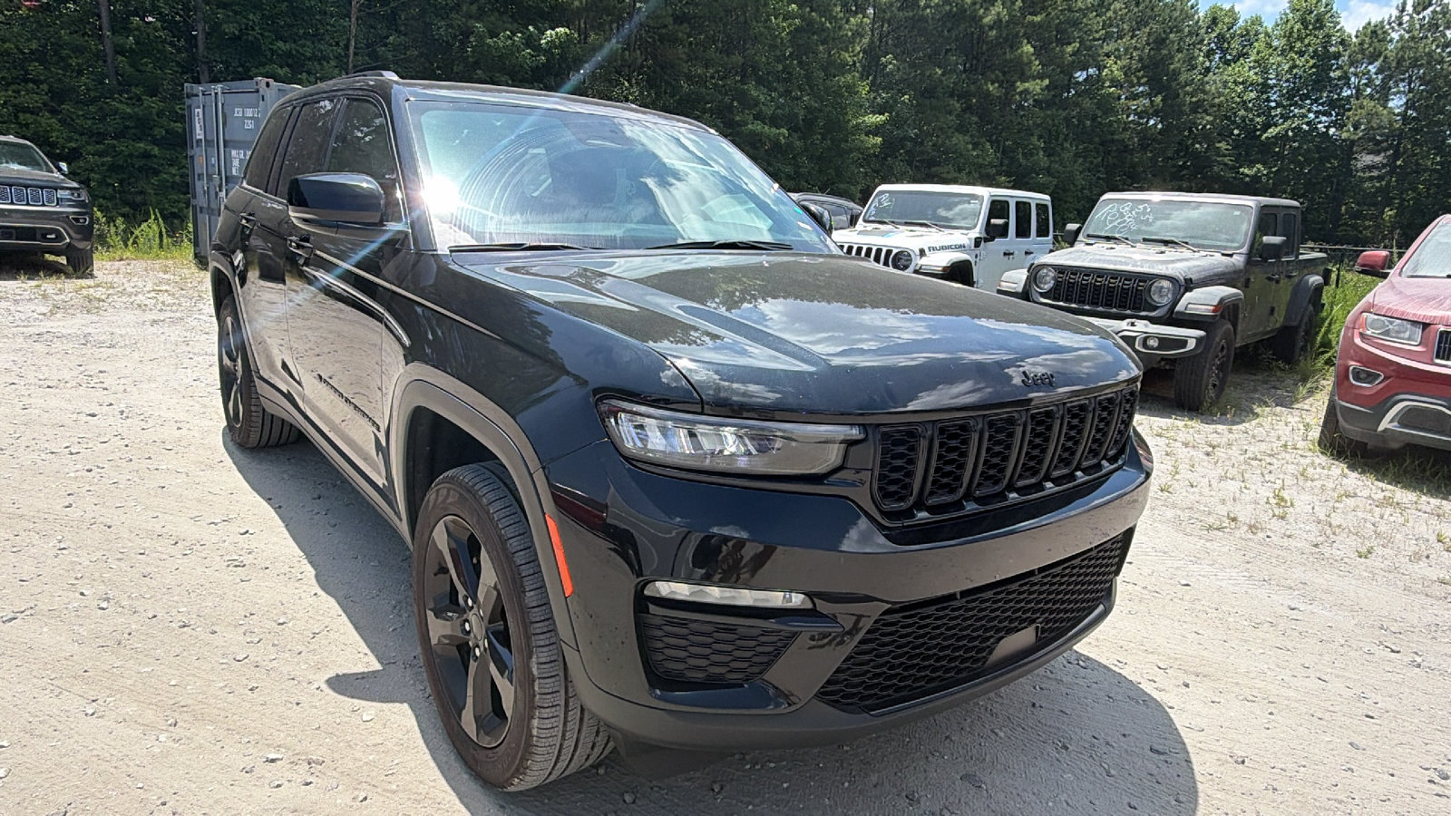 Used 2025 Jeep Grand Cherokee Limited w/ Black Appearance Package AWD/4WD image 5