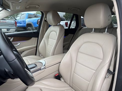 Used 2022 Mercedes-Benz GLC 300 w/ Premium Package Lite image 12