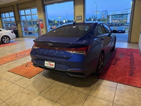 Used 2023 Hyundai Elantra SEL w/ Convenience Package image 7