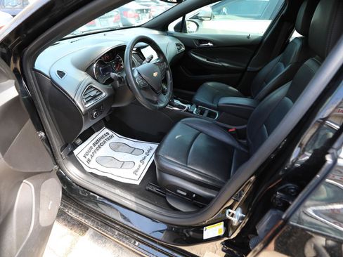Used 2017 Chevrolet Cruze Premier FWD image 18