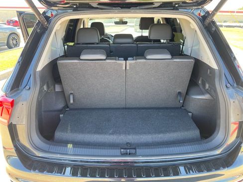 Used 2024 Volkswagen Tiguan SE image 27