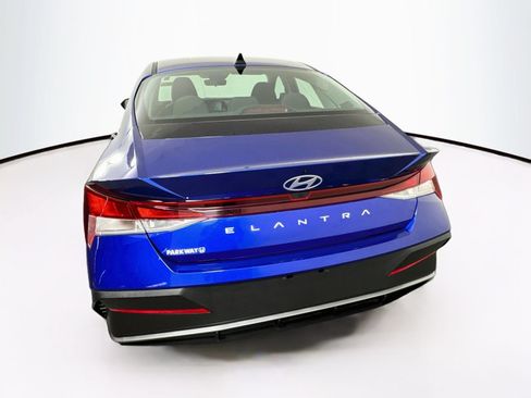 Used 2024 Hyundai Elantra SE FWD image 6