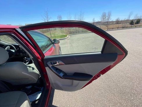 Used 2013 Kia Forte EX image 28
