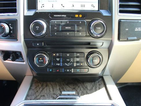 Used 2018 Ford F250 Lariat w/ Chrome Package AWD/4WD image 18