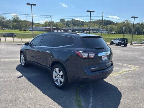 Used 2017 Chevrolet Traverse LT w/ Style and Technology Package FWD image 6