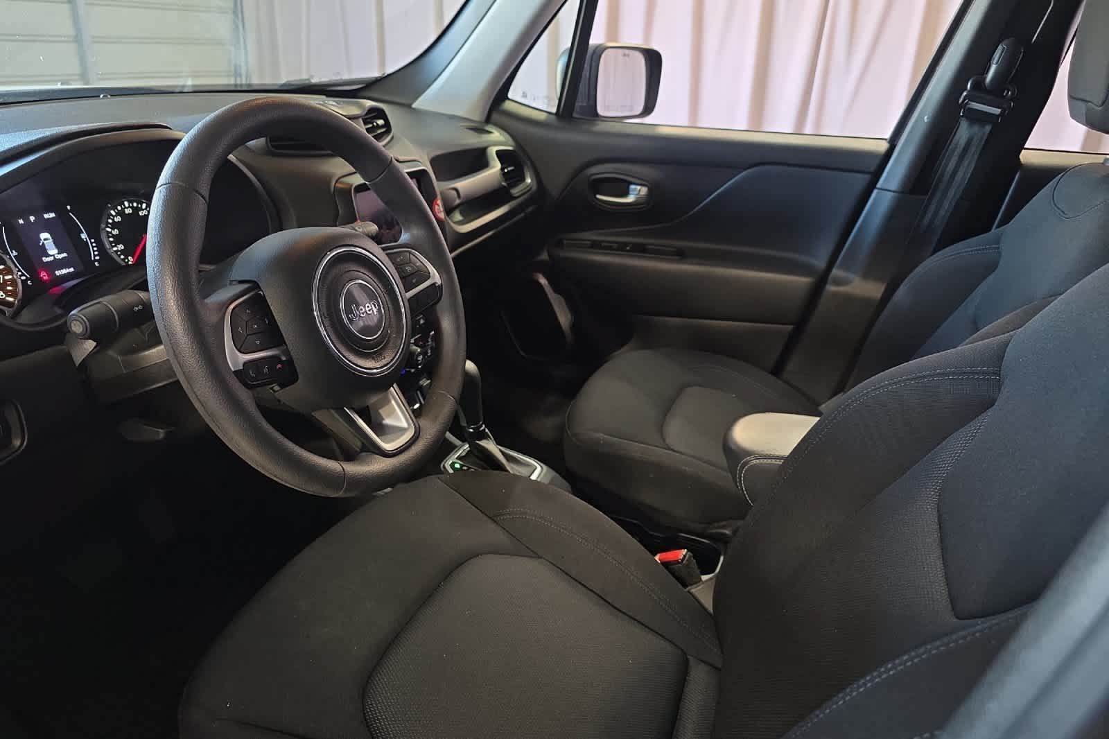 Used 2023 Jeep Renegade Latitude AWD/4WD image 14