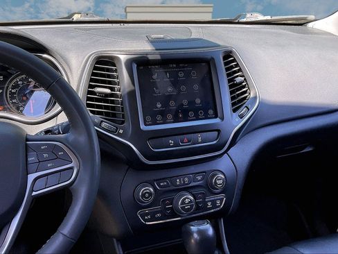 Certified 2022 Jeep Cherokee Latitude Lux w/ Sun & Sound Group AWD/4WD image 6