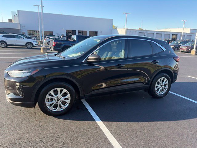 Used 2023 Ford Escape Active AWD/4WD image 2