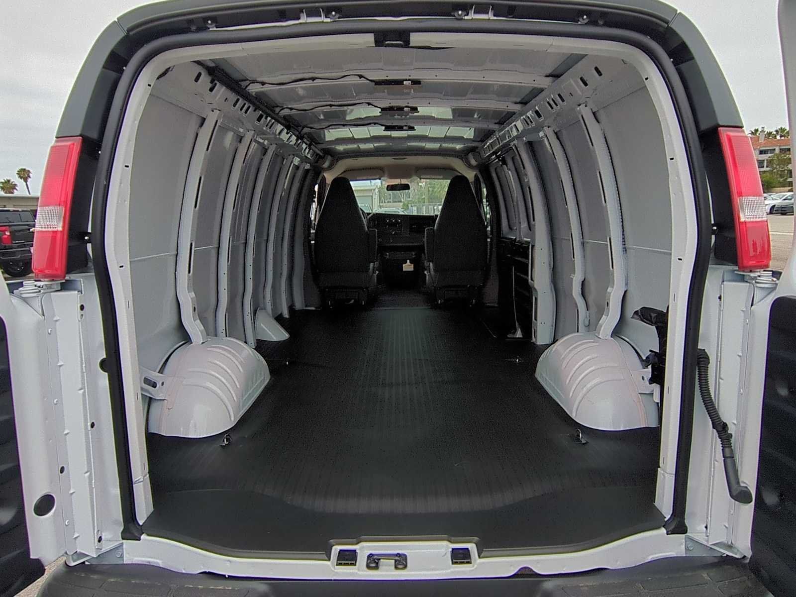 New 2026 Chevrolet Express 2500 Extended RWD image 19