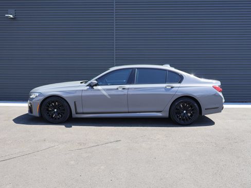 Used 2022 BMW 750i xDrive w/ Autobahn Package AWD/4WD image 8