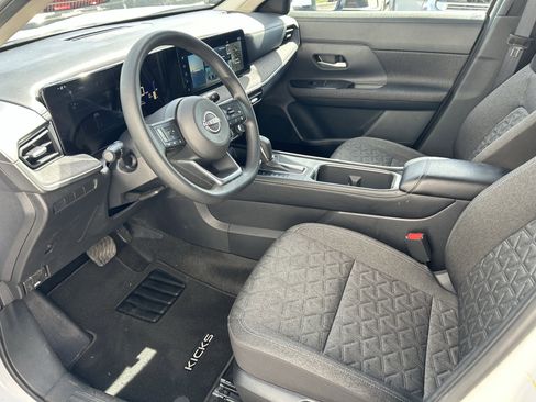 Used 2025 Nissan Kicks SV AWD/4WD image 13