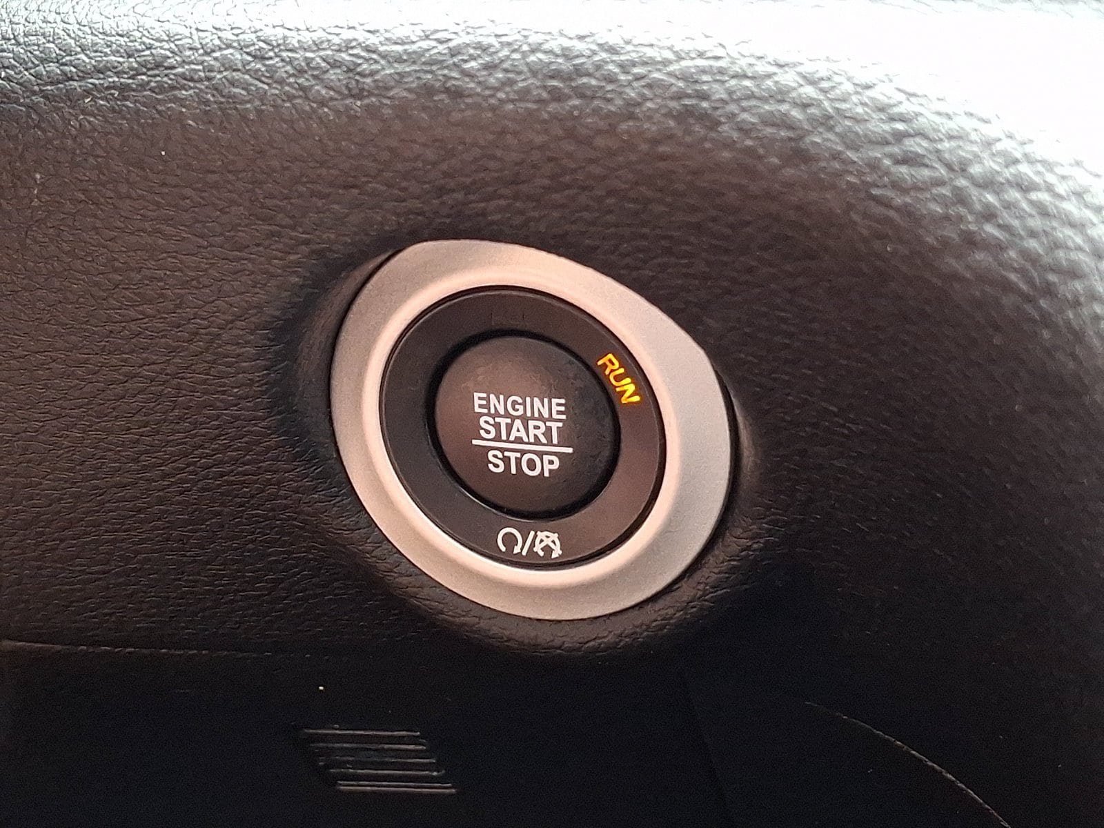 Used 2025 Chrysler Pacifica Limited FWD image 25