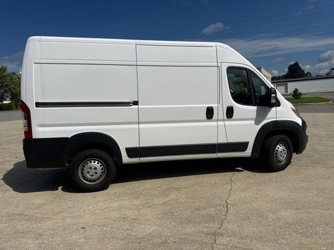 Used 2025 RAM ProMaster 2500 w/ Convenience Group FWD image 14