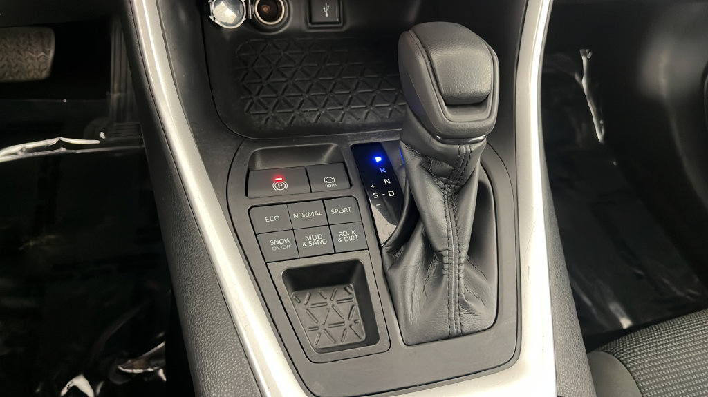 Used 2022 Toyota RAV4 LE AWD/4WD image 27