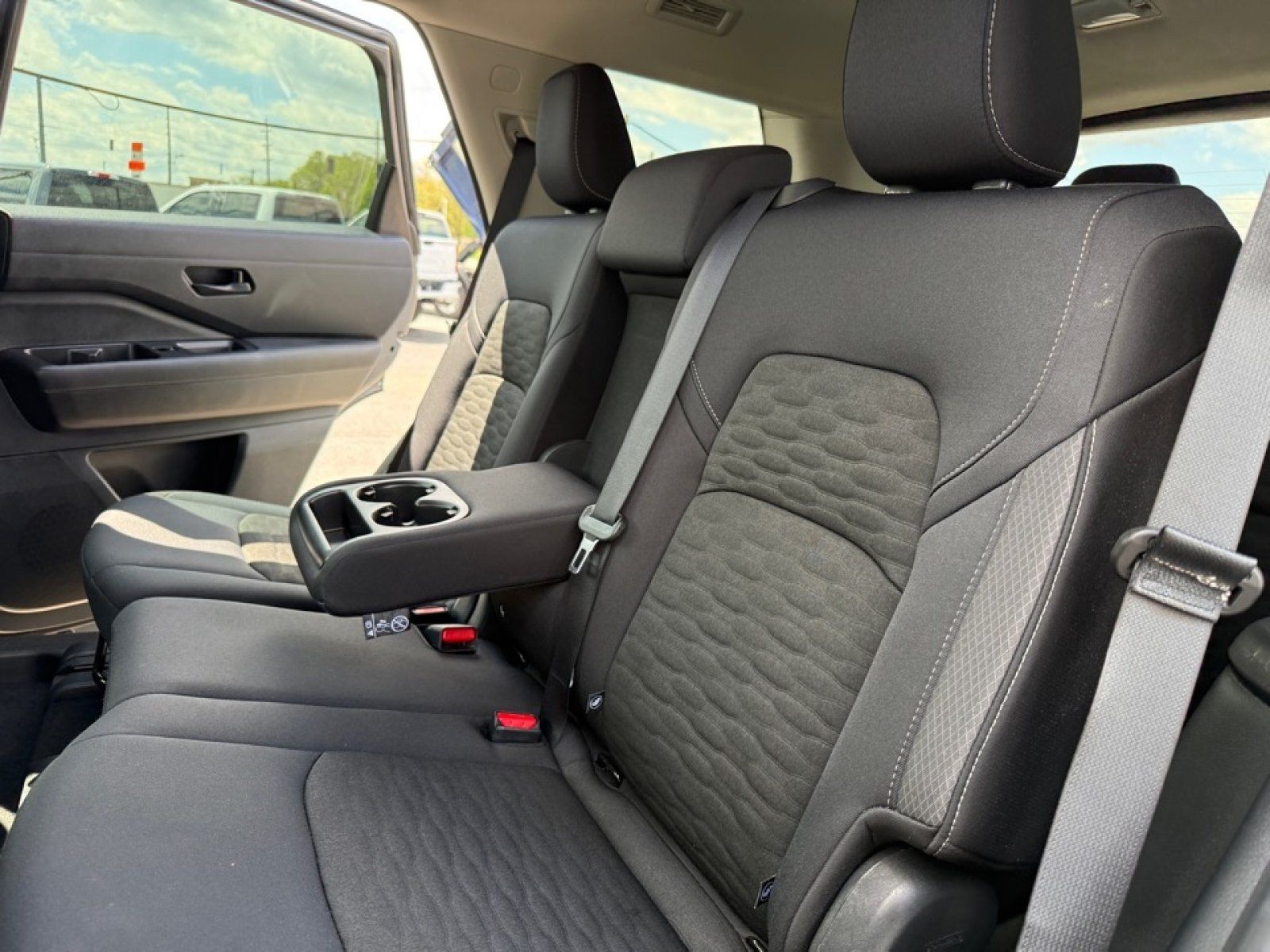 Used 2025 Nissan Pathfinder SV FWD image 17