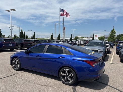 Used 2022 Hyundai Elantra Limited FWD image 5