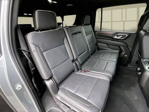 Used 2024 Chevrolet Suburban Premier image 25