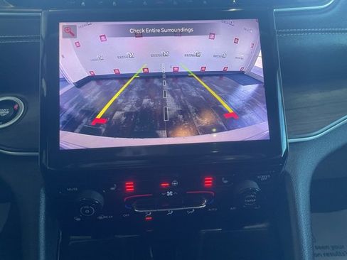 Used 2023 Jeep Grand Cherokee Limited image 28