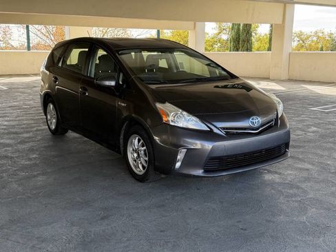 Used 2014 Toyota Prius V Two image 19