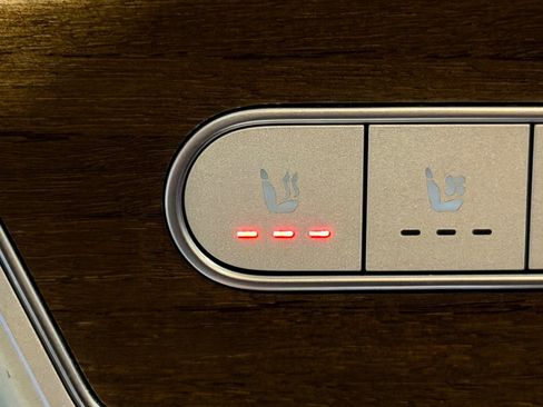 Used 2021 Mercedes-Benz GLS 450 4MATIC image 33